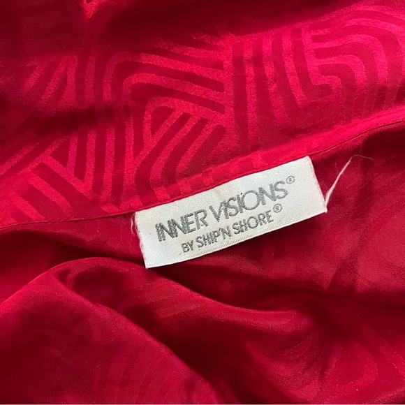 Read silky vintage blouse - Picture 3 of 6